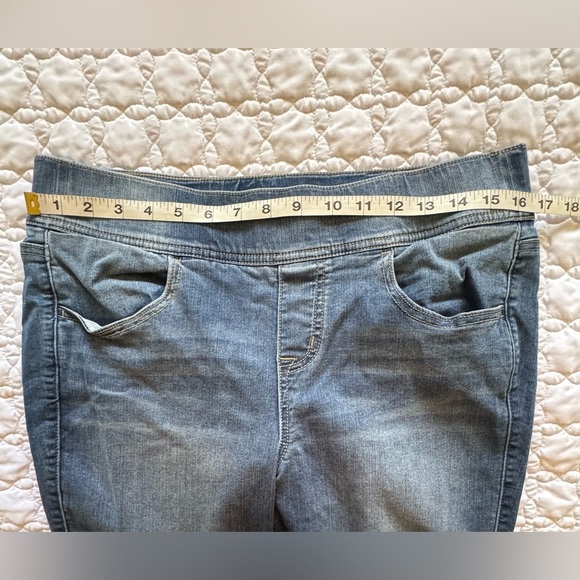 Classic Blue Women's Jeans - Picture 5 of 11